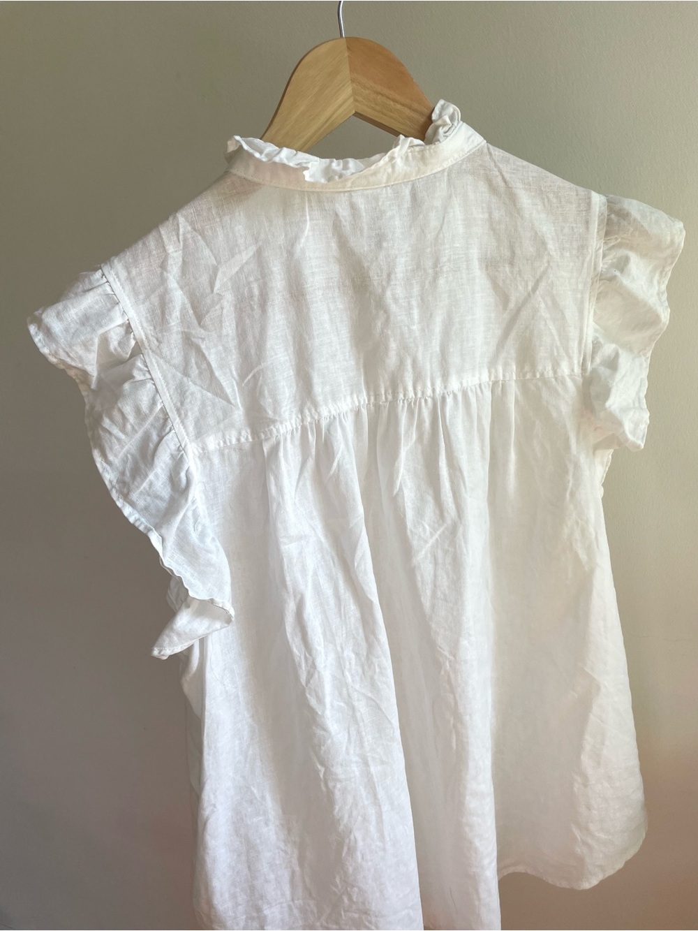 Linen-Blend Flutter Sleeve Button Up Ruffled Blouse Size Small - Picture 6 of 11